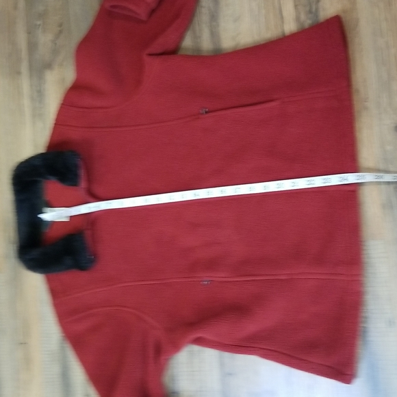 L.L. BEAN BURGANDY FULL ZIP FLEECE JACKET W/ FAUX FUR COLLAR & ZIPPERED POCKETS - Picture 14 of 16